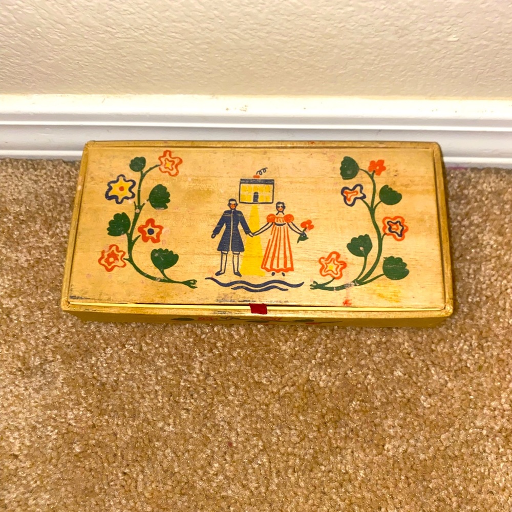 Vintage early American shulton inc. spice box